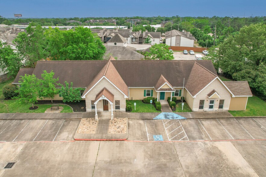 More Photos Of 11201 Steeplepark Dr, Houston Office Residential For Sale
