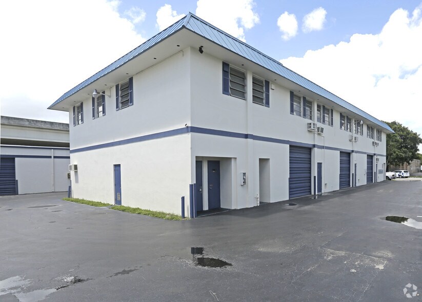 More Photos Of 3350 SW 3rd Ave, Fort Lauderdale Showroom For Sale
