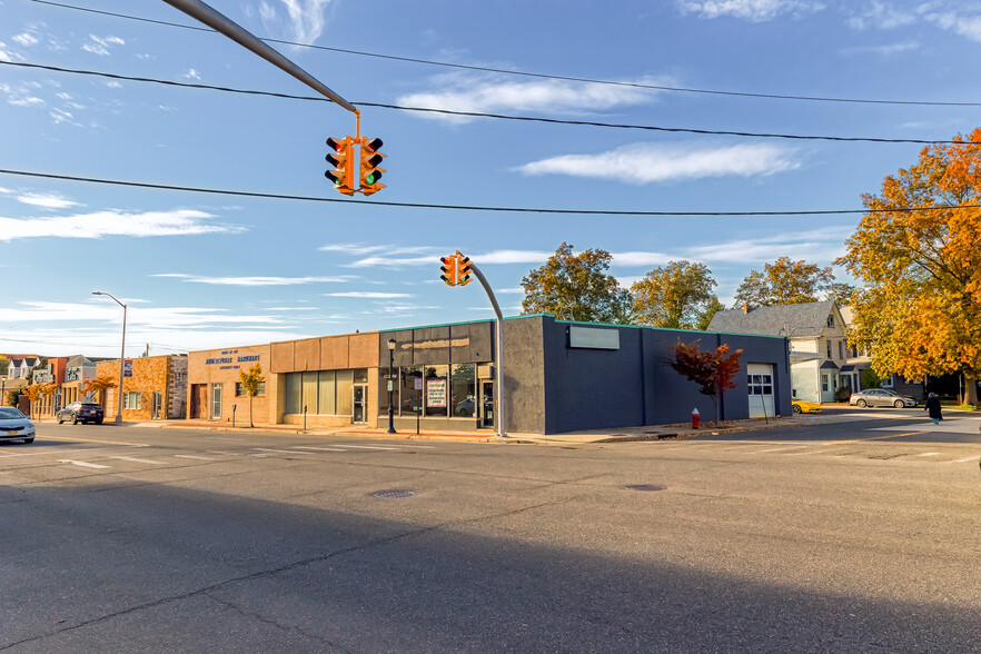 Primary Photo Of 239 Merrick Rd, Lynbrook Storefront For Lease