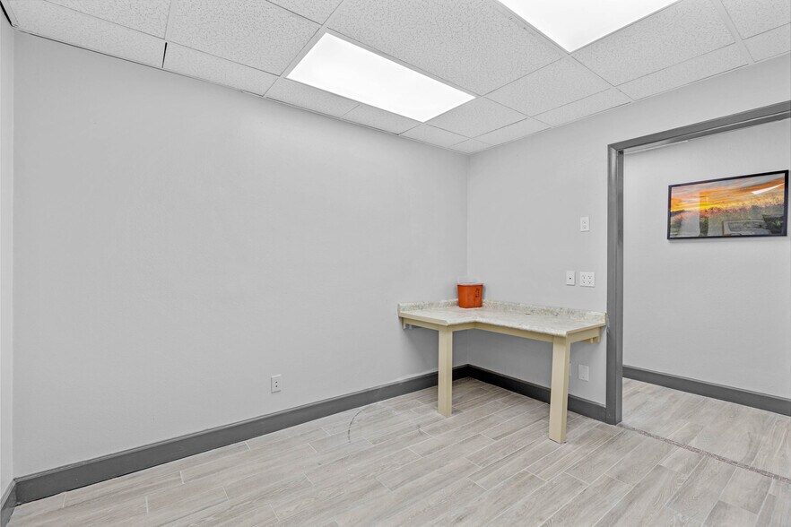 More Photos Of 901 N Grove St, Eustis Office For Sale