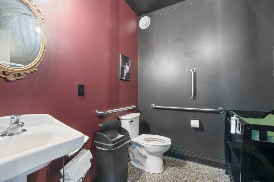 More Photos Of 4501 E Superior St, Duluth Freestanding For Sale