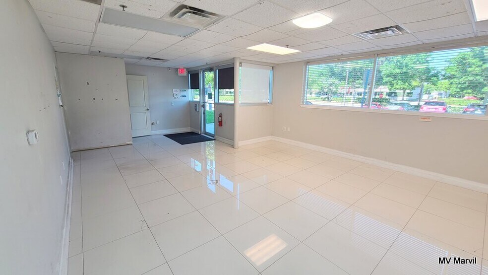 More Photos Of 6450 Kingspointe Pky, Orlando Light Distribution For Lease