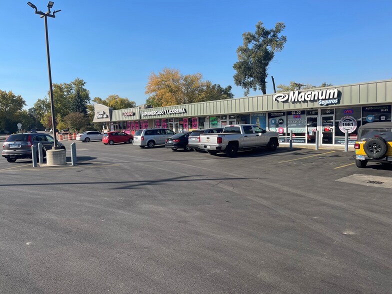 More Photos Of 100-134 N Kennedy Dr, Carpentersville General Retail For Sale
