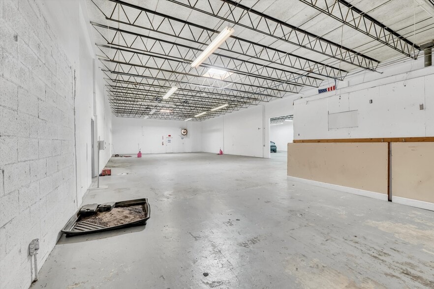 More Photos Of 224 NE 32nd Ct, Oakland Park Warehouse For Sale