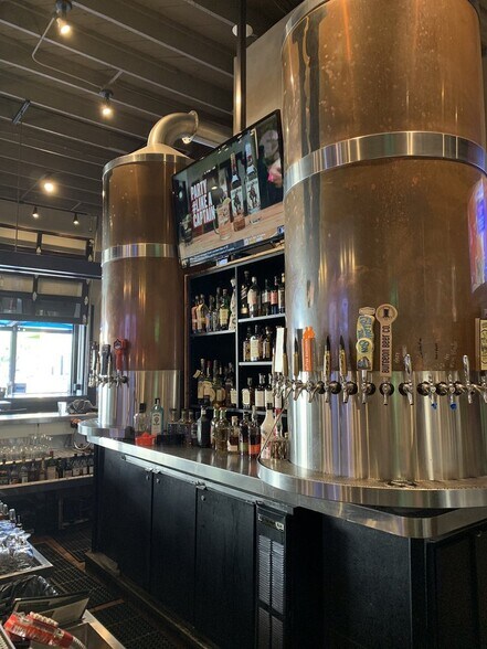 More Photos Of 7536 Fay Ave, La Jolla Restaurant For Lease