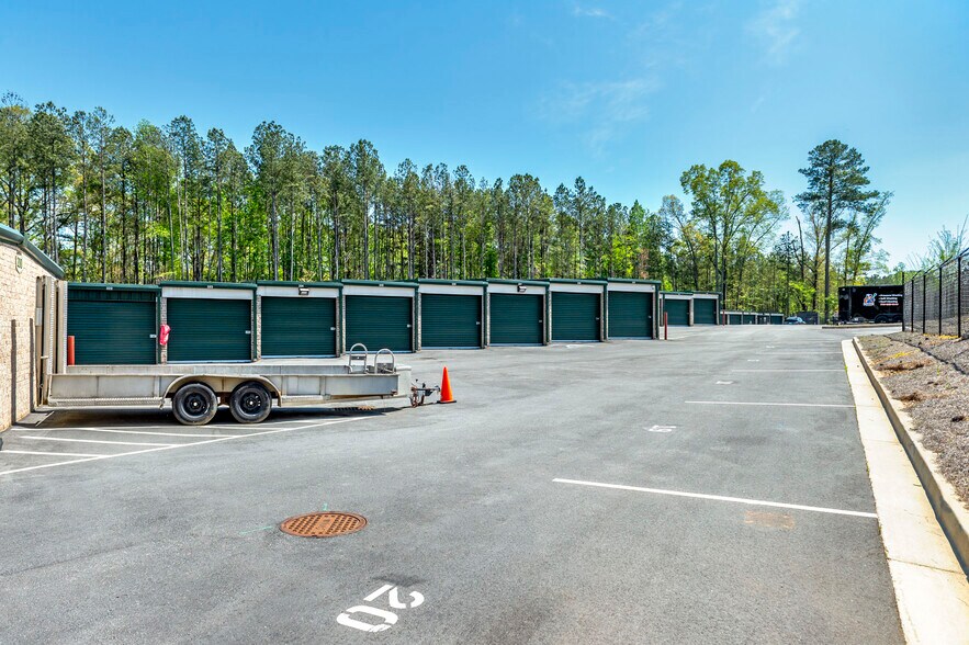 More Photos Of 6619 Lanier Islands Pky, Buford Self Storage For Sale