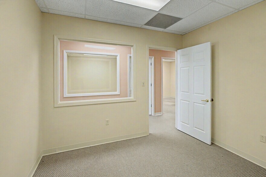More Photos Of 2737 E Jackson Blvd, Jackson Medical For Lease