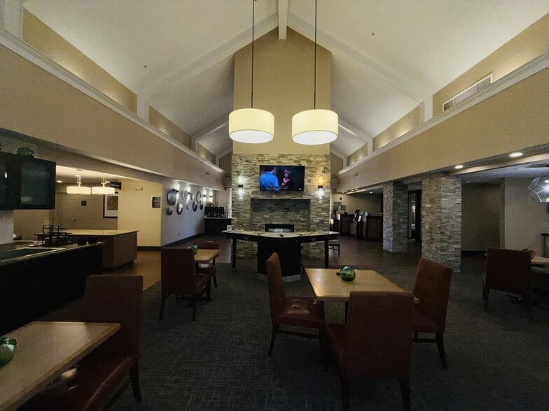 More Photos Of 9169 Markville Dr, Dallas Hotel For Sale