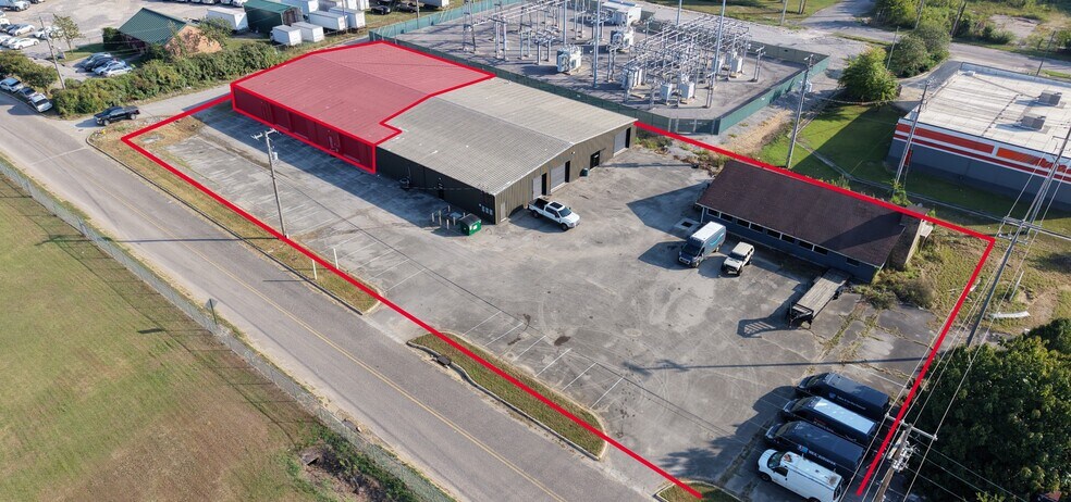 More Photos Of 2501 Commerce Cir, Tarrant Warehouse For Lease