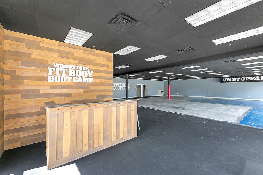 More Photos Of 12926 Highway 92, Woodstock Storefront For Lease