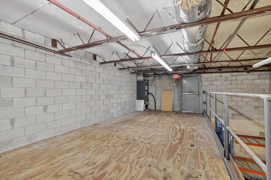 More Photos Of 13 SW 10th St, Deerfield Beach Flex For Lease