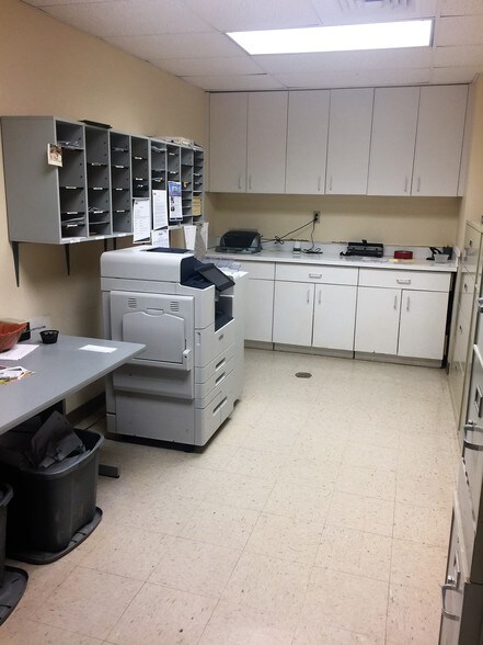 More Photos Of 200 Aviation Dr, Winchester Office For Sale