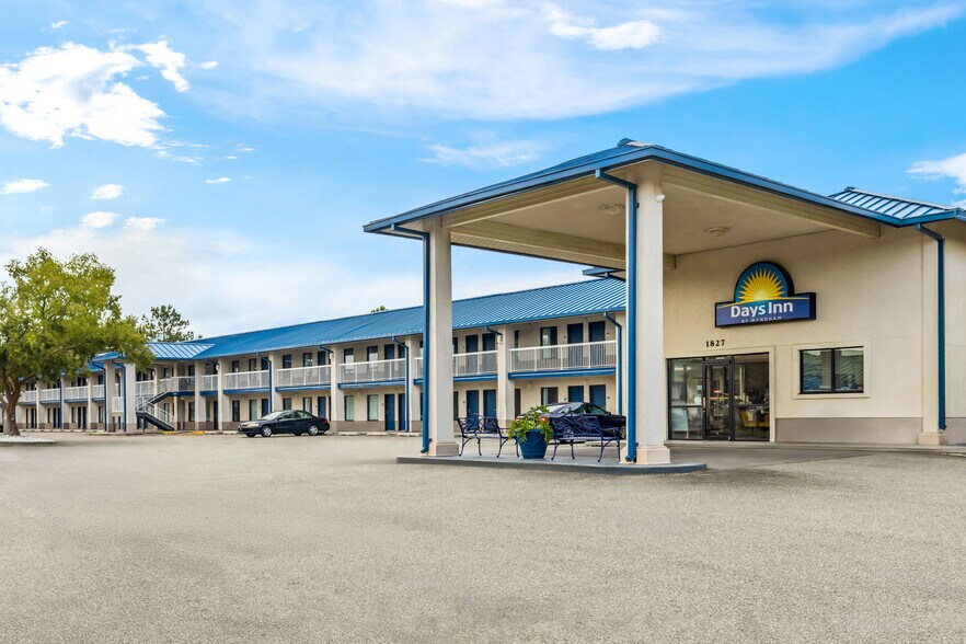 More Photos Of 1827 W Hill Ave, Valdosta Hotel For Sale