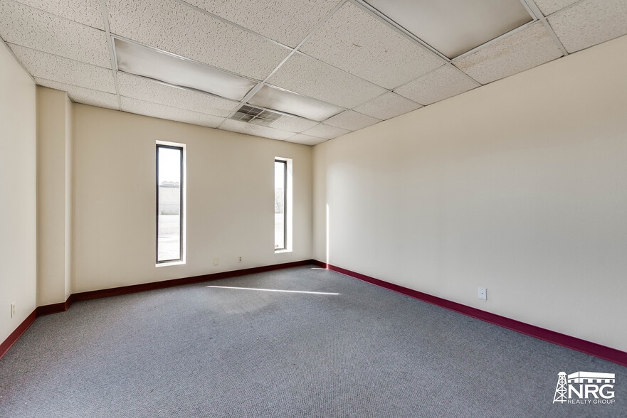 More Photos Of 2415 E Highway 80, Midland Warehouse For Lease