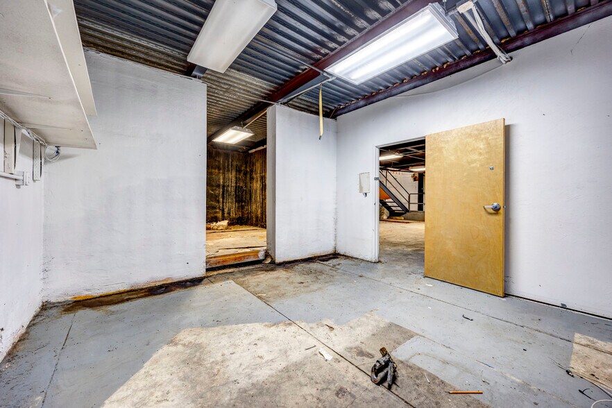 More Photos Of 206 N Benton St, Kennewick Warehouse For Lease