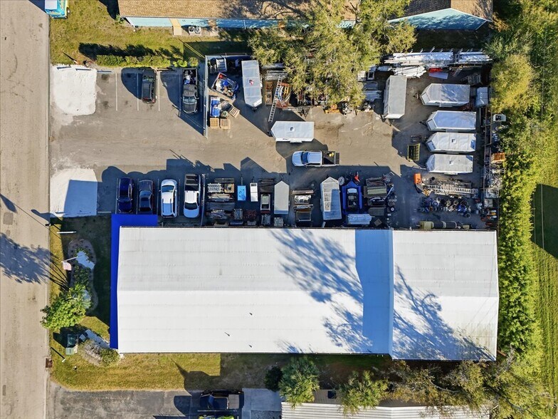 More Photos Of 711 60th St Ct E, Bradenton Light Distribution For Sale