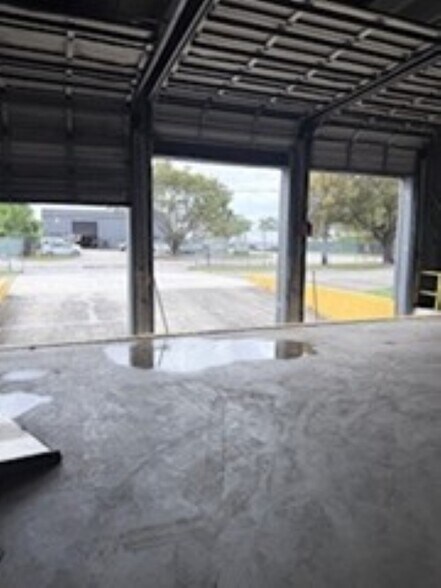 More Photos Of 15201 NW 34th Ave, Opa-locka Warehouse For Lease