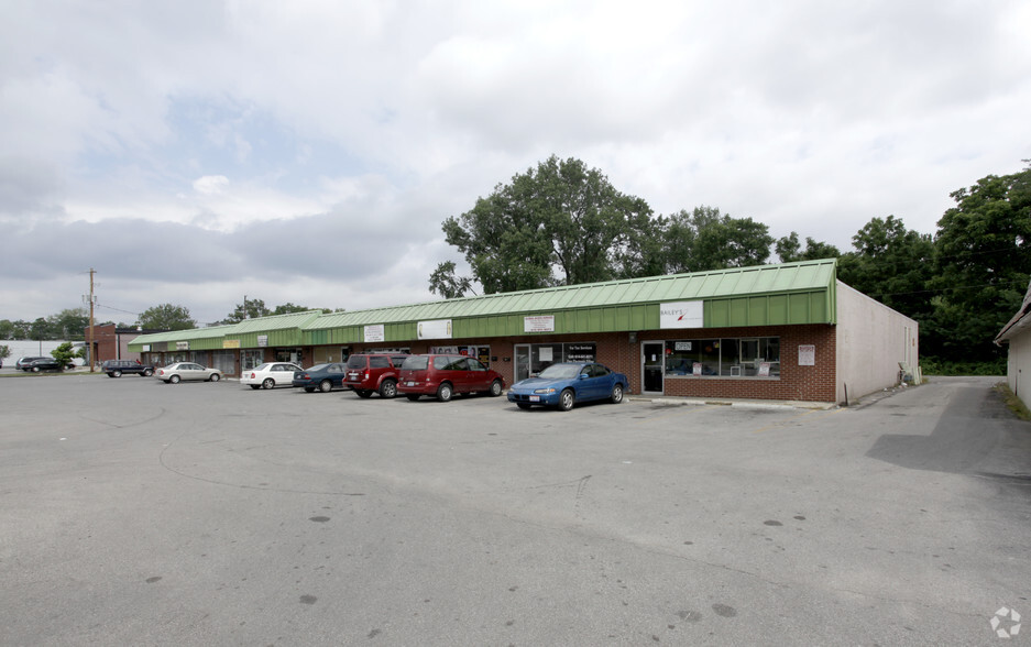 Primary Photo Of 3850-3872 E Main St, Columbus Storefront For Lease