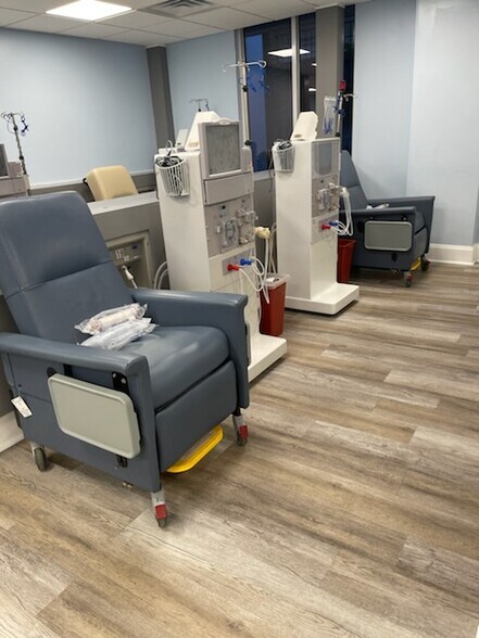 More Photos Of 5040 Snapfinger Woods Dr, Decatur Medical For Lease