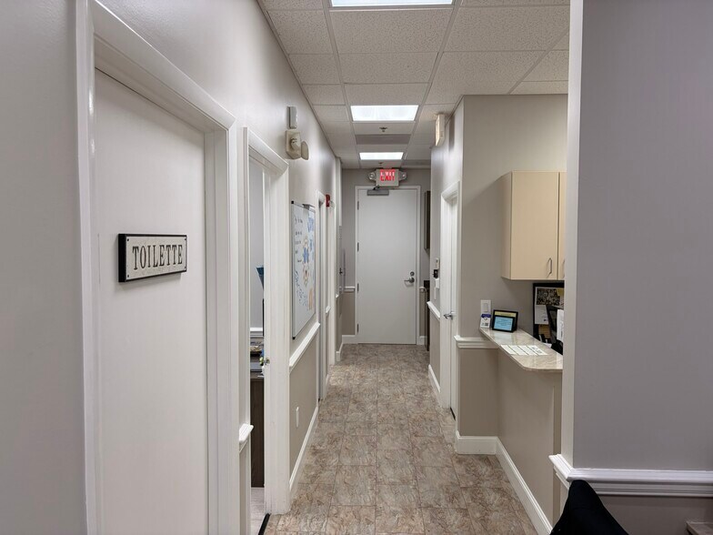 More Photos Of 670 Glades Rd, Boca Raton Medical For Sale