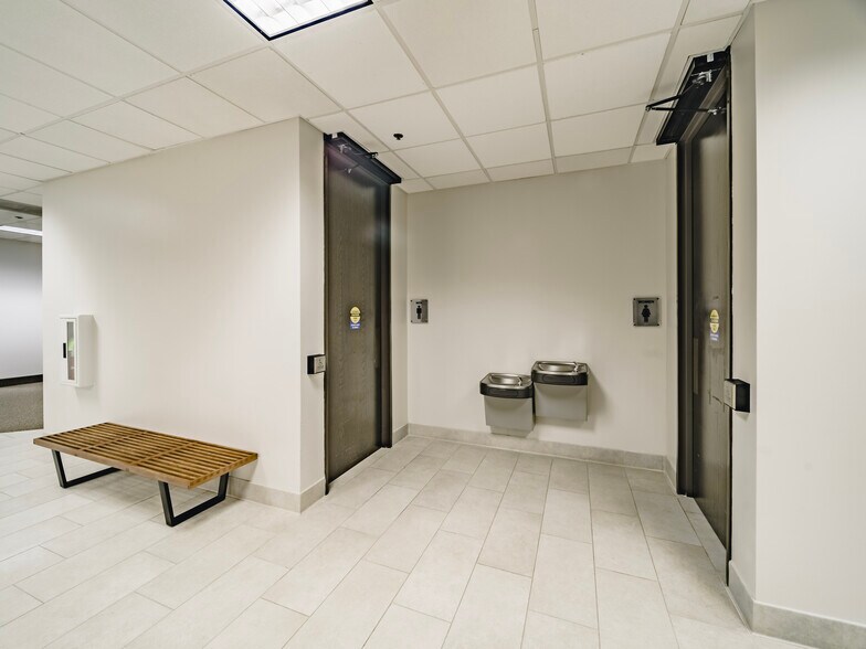 More Photos Of 4701 Old Shepard Pl, Plano Medical For Lease