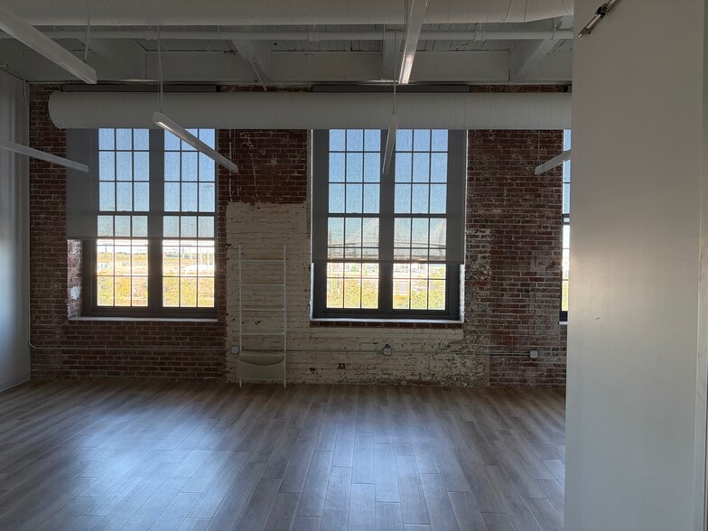More Photos Of 701 E Bay St, Charleston Office Residential For Lease
