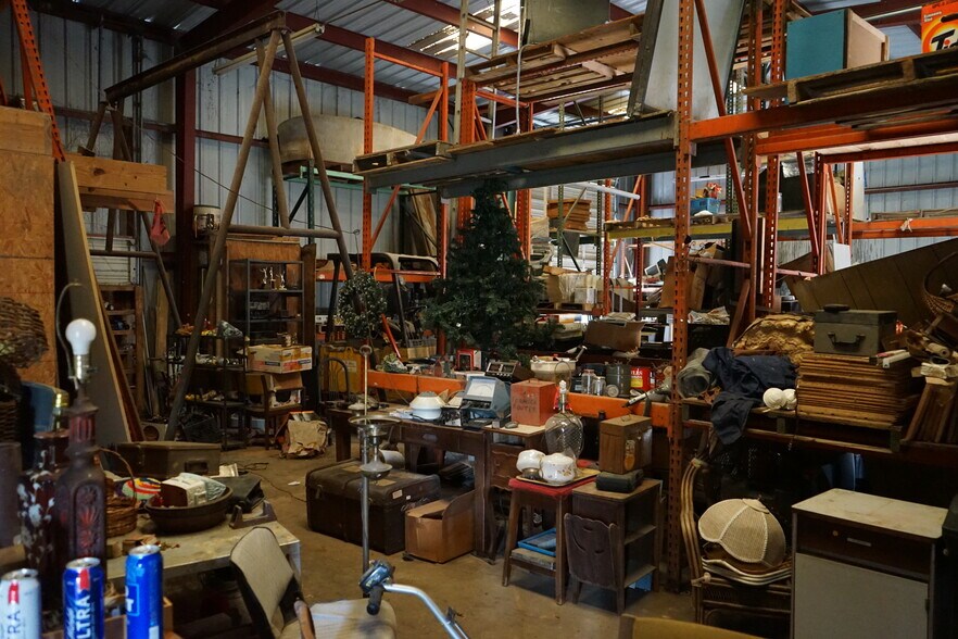 More Photos Of 140 Mosely, Livingston Light Distribution For Sale