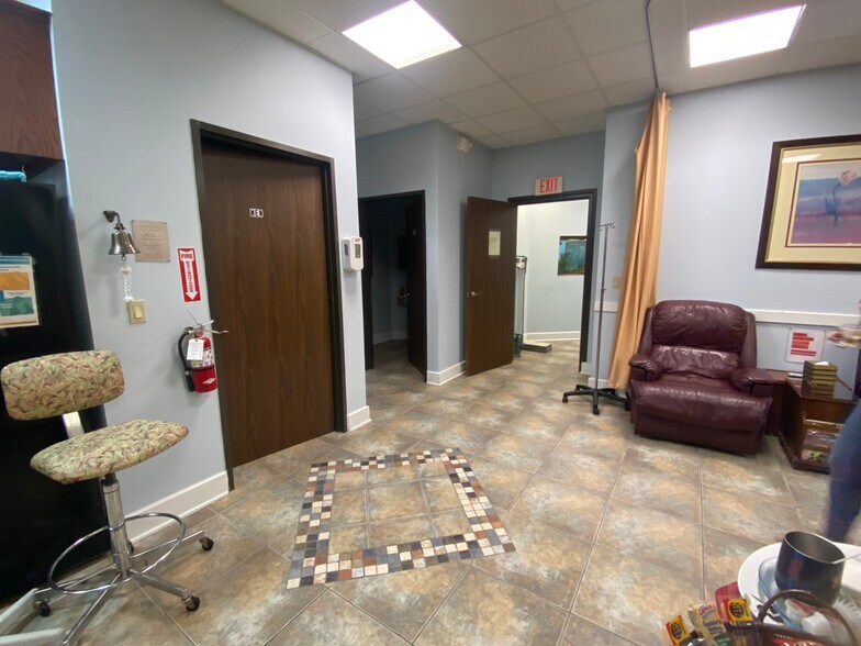 More Photos Of 3326 Watters Rd, Pasadena Medical For Sale