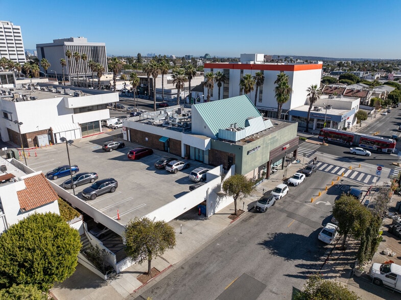 More Photos Of Wilshire Blvd @ NWC Wilshire Blvd & Berkeley St, Santa Monica Unknown For Lease
