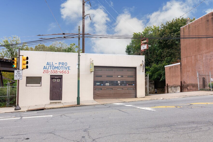 Primary Photo Of 8257 Frankford Ave, Philadelphia Auto Repair For Sale