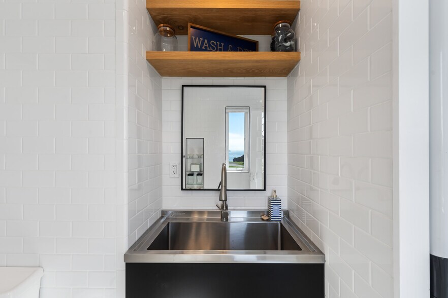 More Photos Of 267 W Sixth St, Port Orford Storefront Retail Residential For Sale