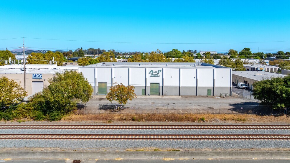 More Photos Of 77 Hamilton Dr, Novato Warehouse For Lease