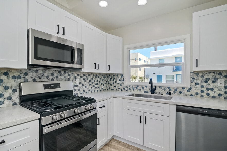 More Photos Of 4685 Hamilton St, San Diego Apartments For Sale