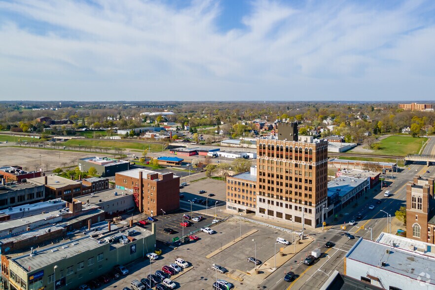 More Photos Of 35 W Huron Rd, Pontiac Loft Creative Space For Lease