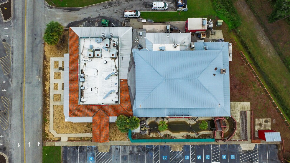 More Photos Of 702 Mall Blvd, Brunswick Supermarket For Sale