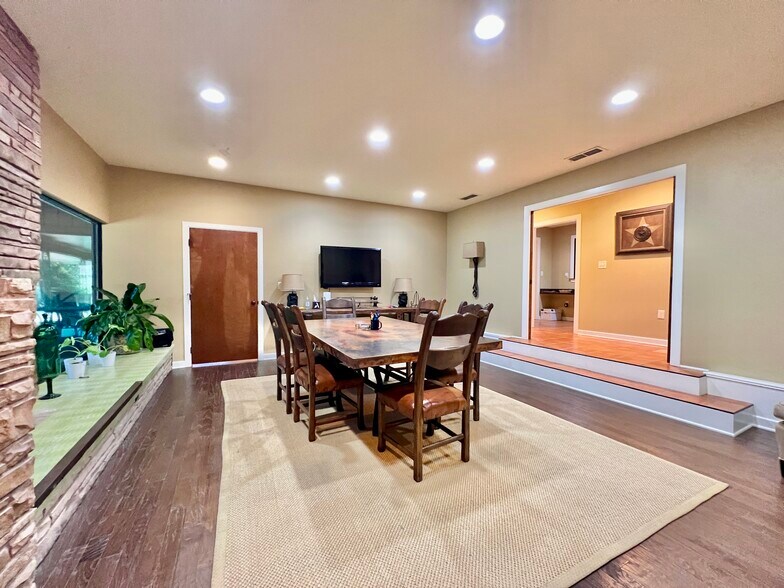More Photos Of 614 Oak Ave, Sulphur Springs Office For Sale