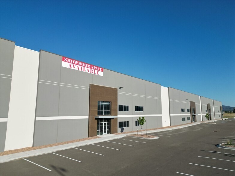 More Photos Of 15707 Terrazzo dr, Colorado Springs Showroom For Lease