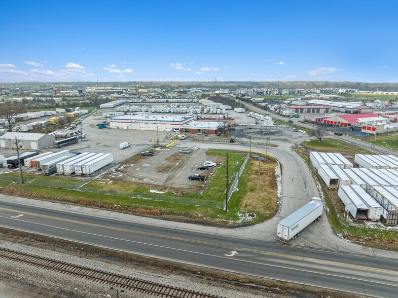 More Photos Of 1800 Progress Way, Jeffersonville Service For Lease