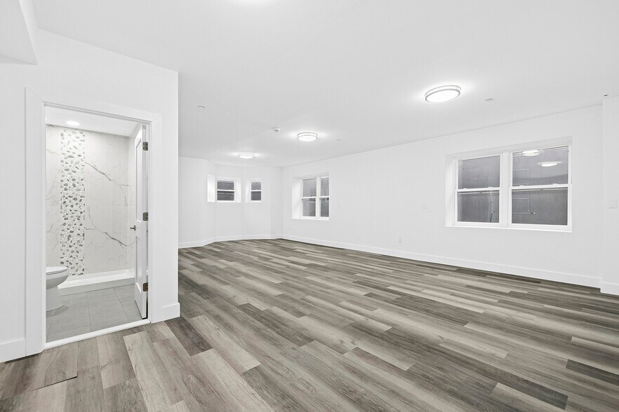 More Photos Of 533 Greenwich St, Hempstead Apartments For Sale