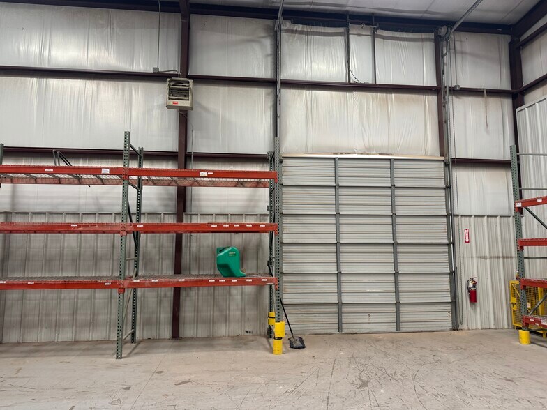 More Photos Of 335 S County Rd W, Odessa Warehouse For Lease