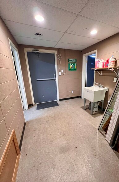 More Photos Of 406 2nd Ave, Chesapeake Office For Sale