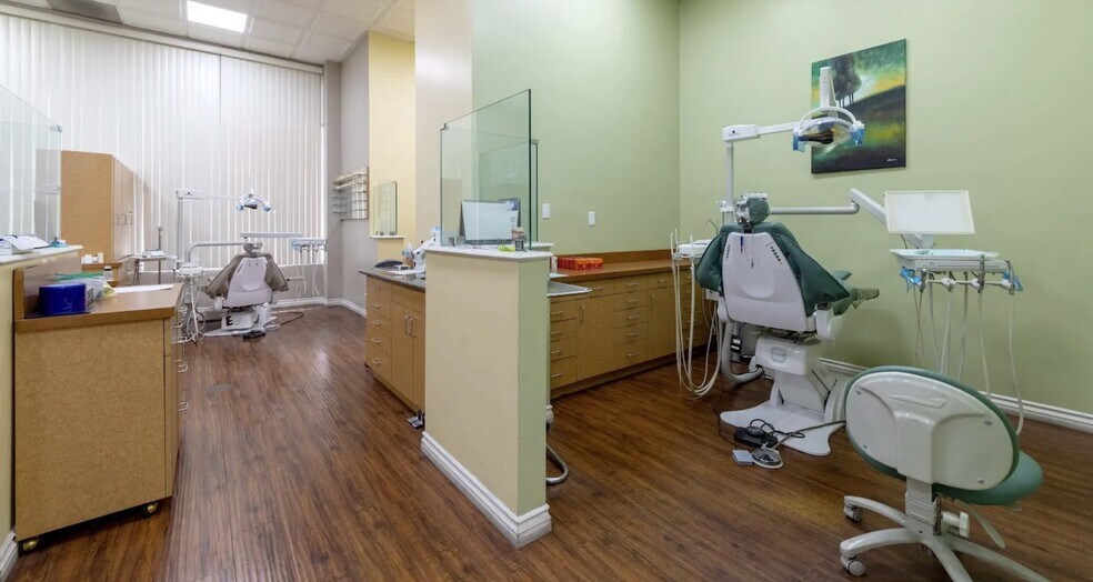 More Photos Of 8471 Garden Grove Blvd, Garden Grove Medical For Sale