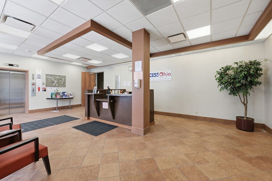 More Photos Of 899 E Broad St, Columbus Medical For Lease