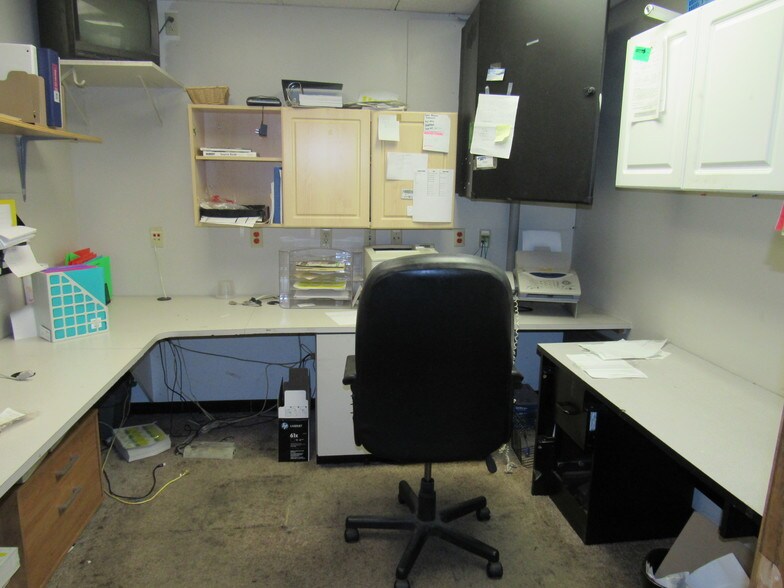 More Photos Of 275 Laing St, Redgranite Supermarket For Lease