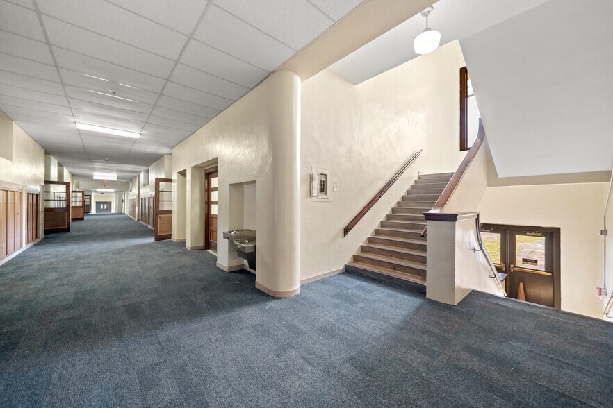 More Photos Of 601 W Lewis St, Conroe Flex For Sale