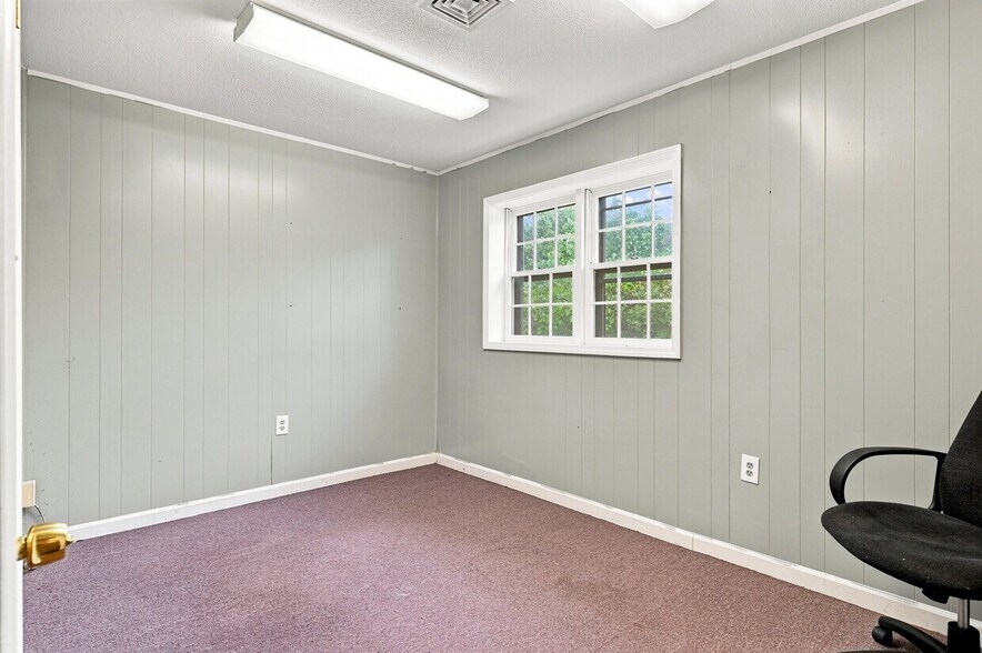 More Photos Of 14 Southwick St, Feeding Hills Freestanding For Lease