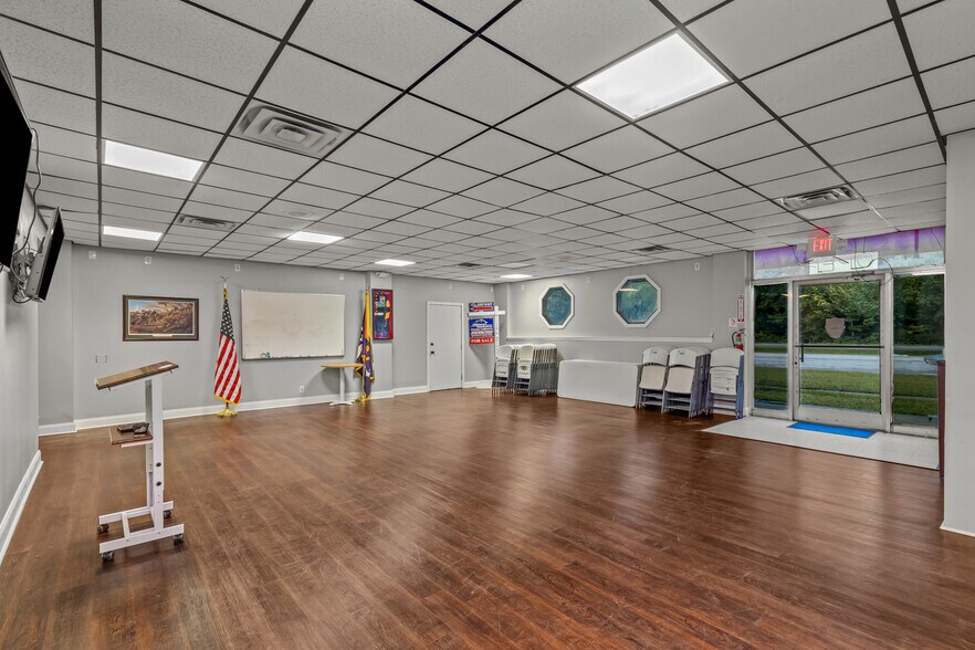 More Photos Of 1923 Lejeune Blvd, Jacksonville Office For Sale