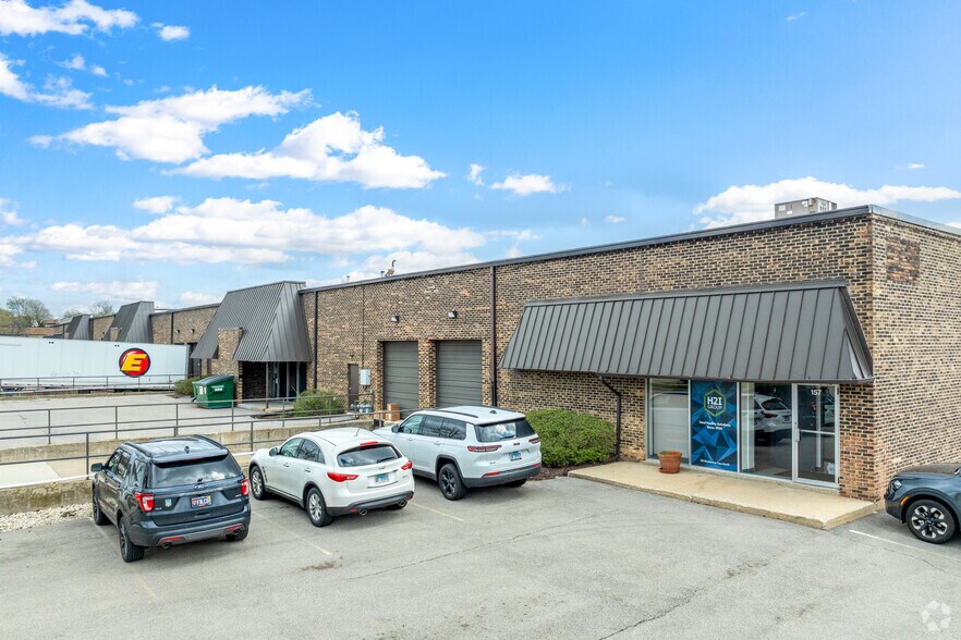 Primary Photo Of 120-157 Eisenhower Ln N, Lombard Warehouse For Lease