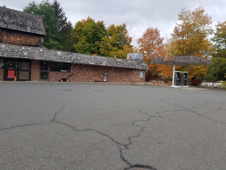 More Photos Of 82 Main St S, Bethlehem Service Station For Sale
