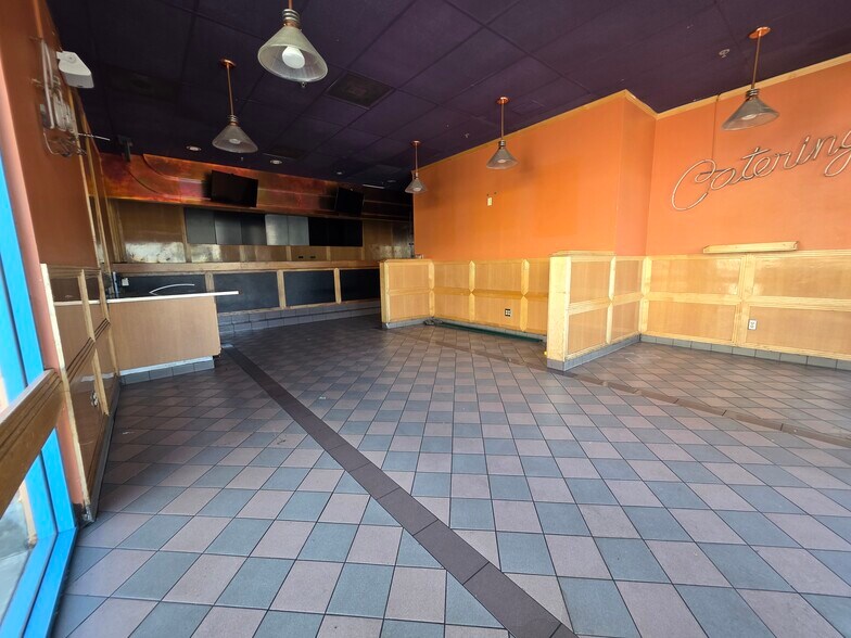 More Photos Of 1889 E Willow St, Signal Hill Freestanding For Lease